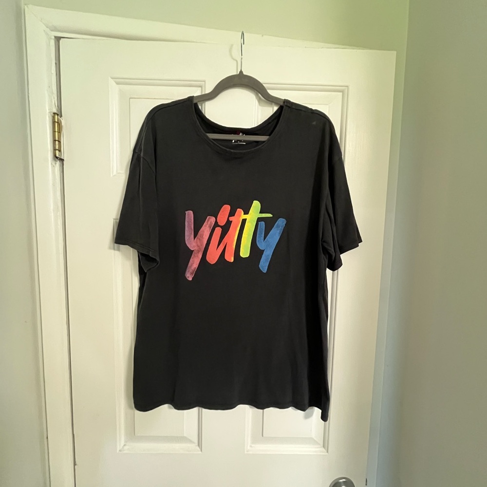 Yitty Signature Tee - L